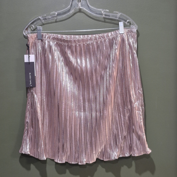 Black Tape Metallic Pink Pleated Mini Skirt - Picture 2 of 7